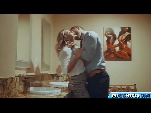 ❤️ Ke hoʻowalewale ʻia ʻoe e kahi blonde busty i kahi lumi hoʻomaha ākea ❌ Pono ma porn haw.epicpornvideos-com.ru ️❤